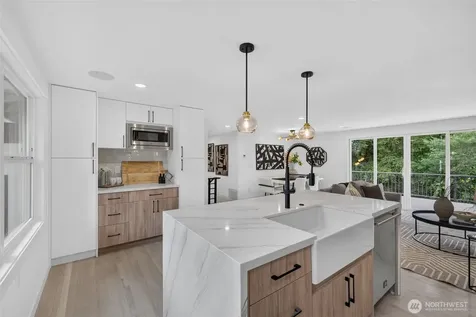 1023 109th Avenue SE Bellevue WA 98004