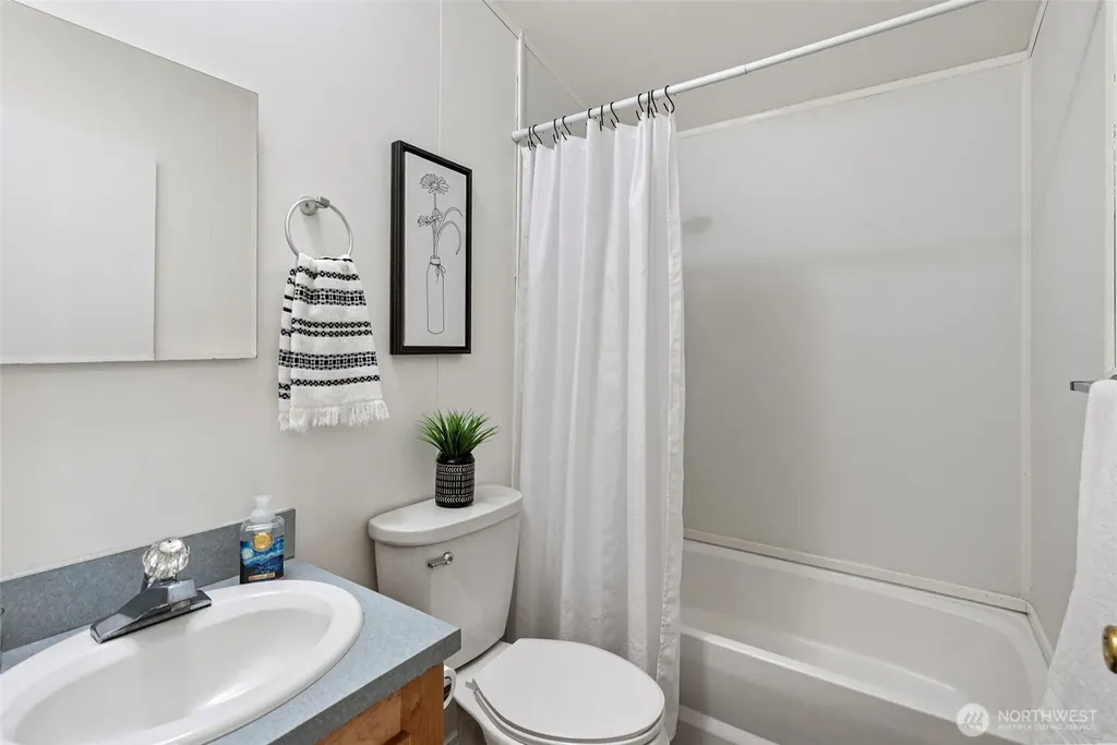 135 NW Walker Road Poulsbo WA 98370