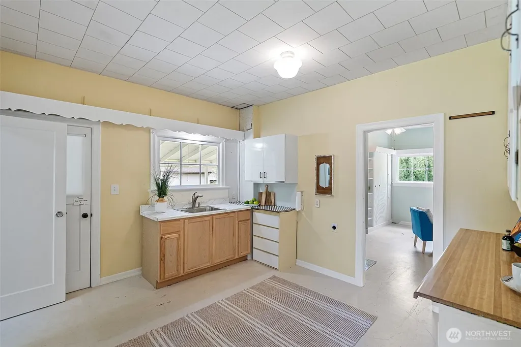 135 NW Walker Road Poulsbo WA 98370