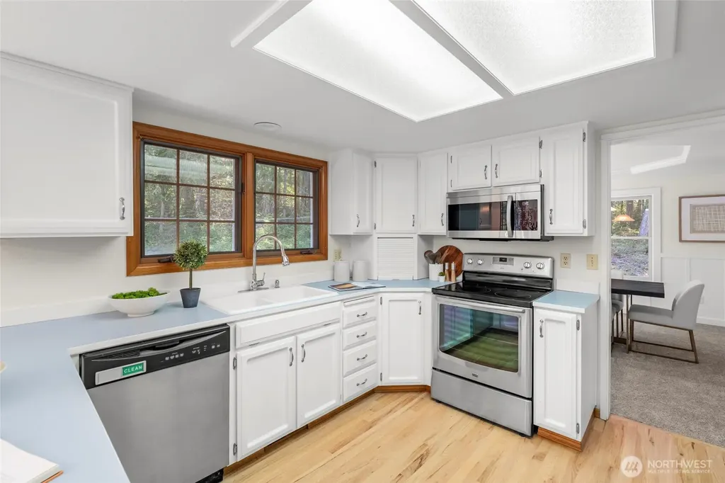 858 Illahee Drive Fox Island WA 98333