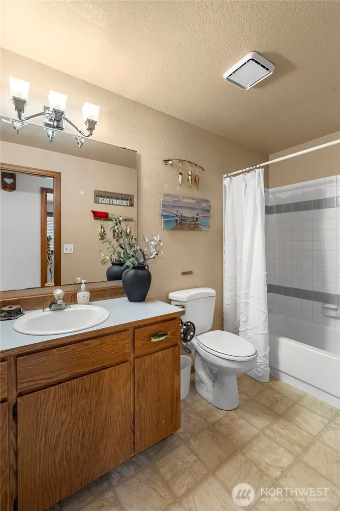 858 Illahee Drive Fox Island WA 98333