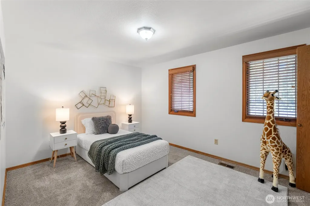 858 Illahee Drive Fox Island WA 98333