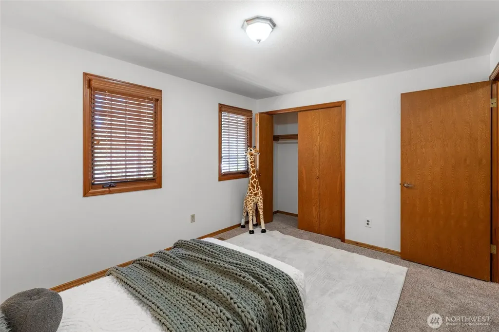 858 Illahee Drive Fox Island WA 98333