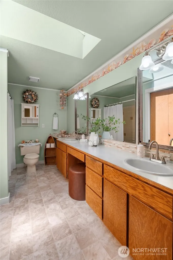 858 Illahee Drive Fox Island WA 98333