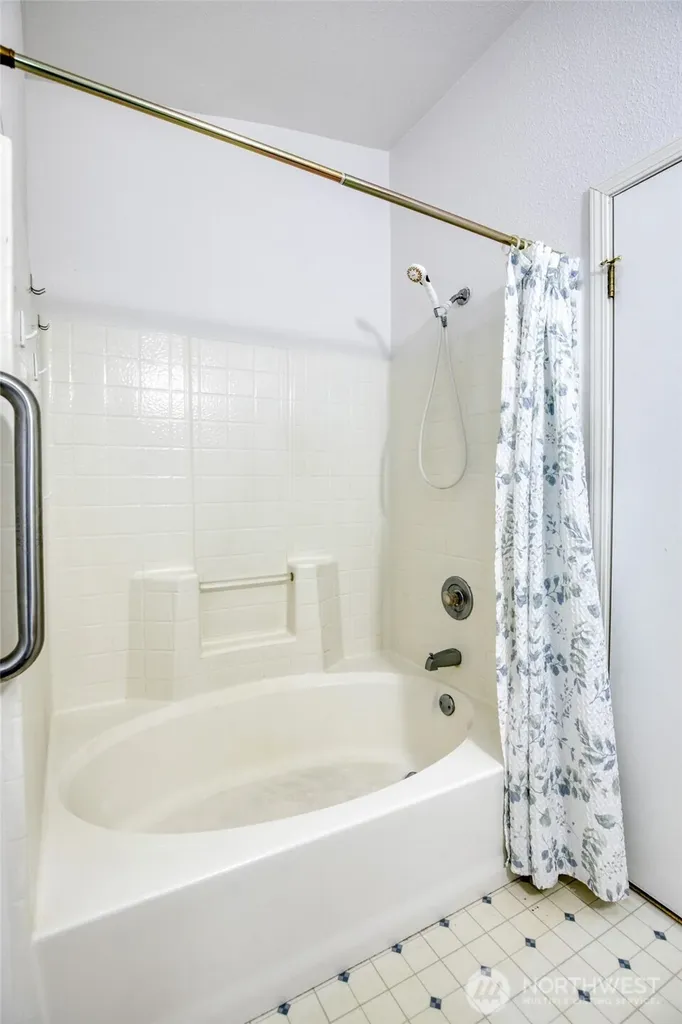 636 Chenois Avenue NE Ocean Shores WA 98569