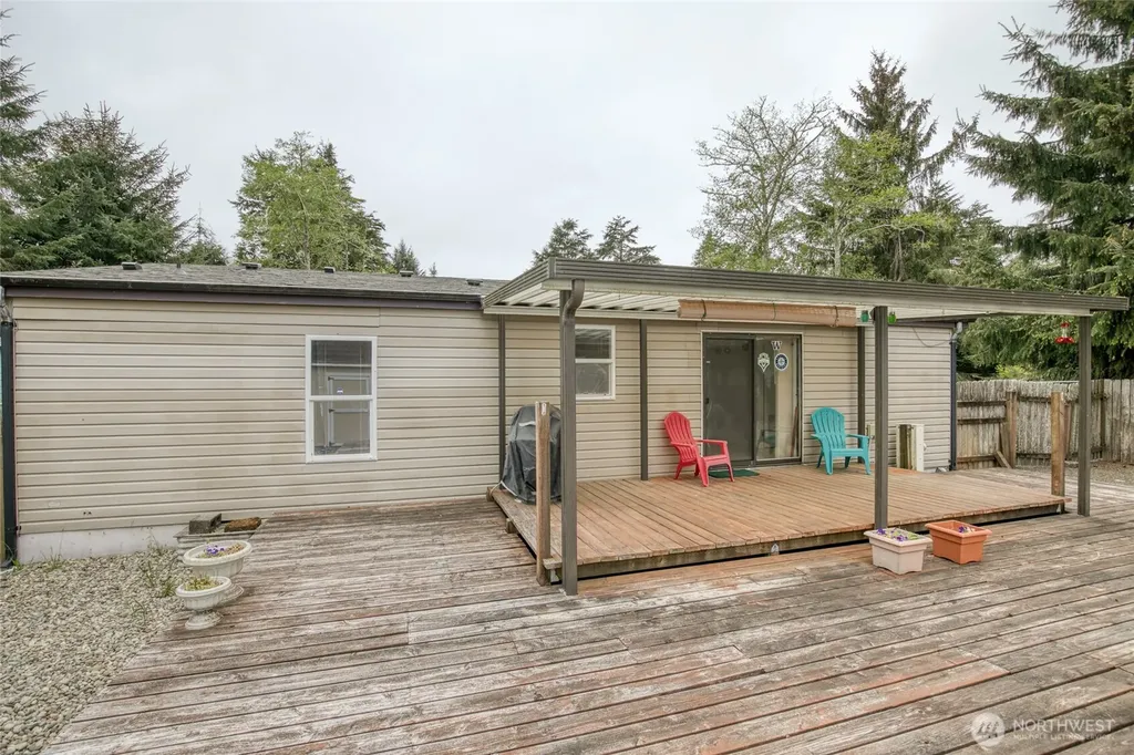 636 Chenois Avenue NE Ocean Shores WA 98569