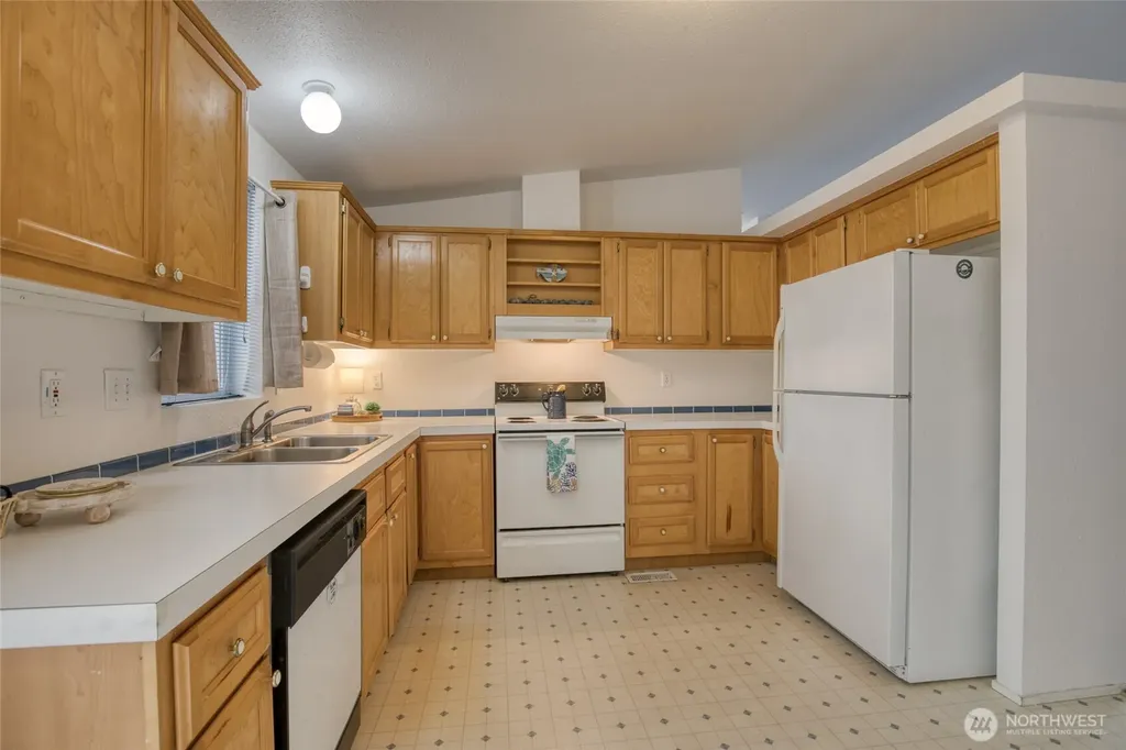 636 Chenois Avenue NE Ocean Shores WA 98569