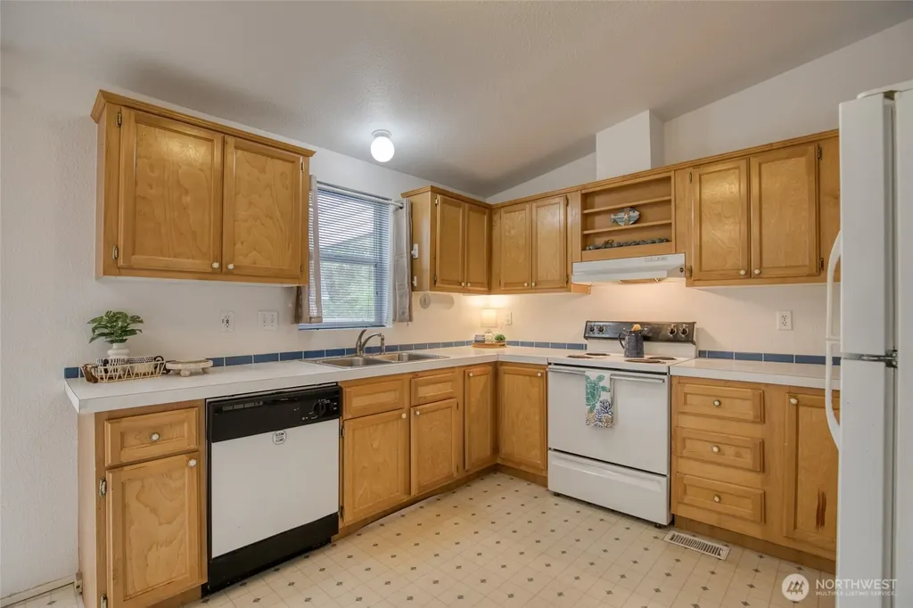 636 Chenois Avenue NE Ocean Shores WA 98569