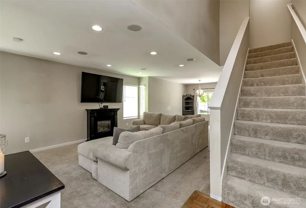 305 Jewell Enumclaw WA 98022