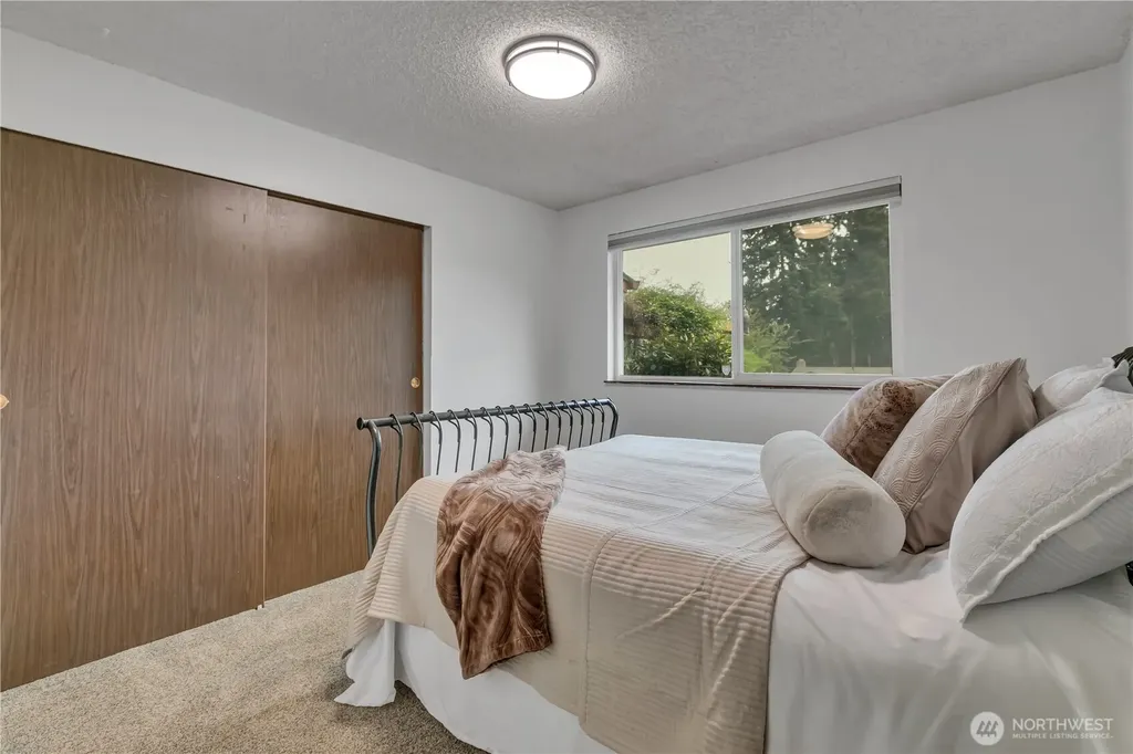 32544 24th Avenue SW Federal Way WA 98023