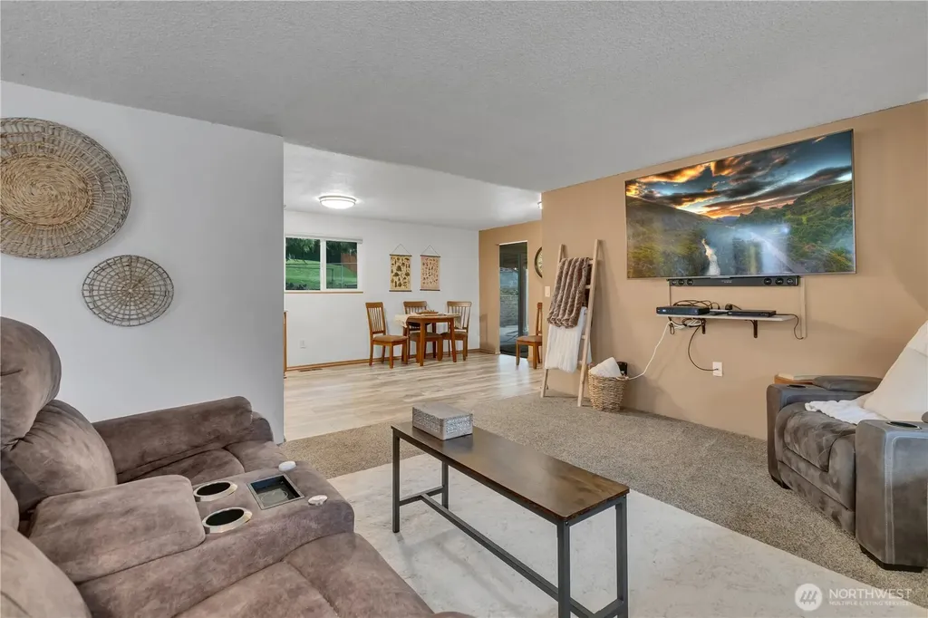 32544 24th Avenue SW Federal Way WA 98023