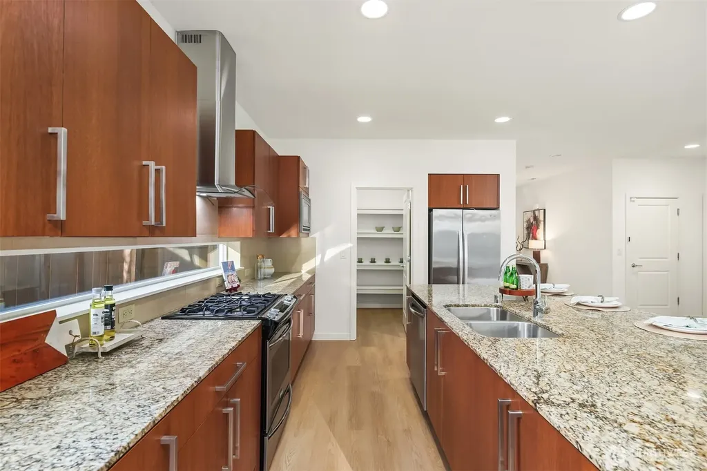 33827 56th Place S Auburn WA 98001