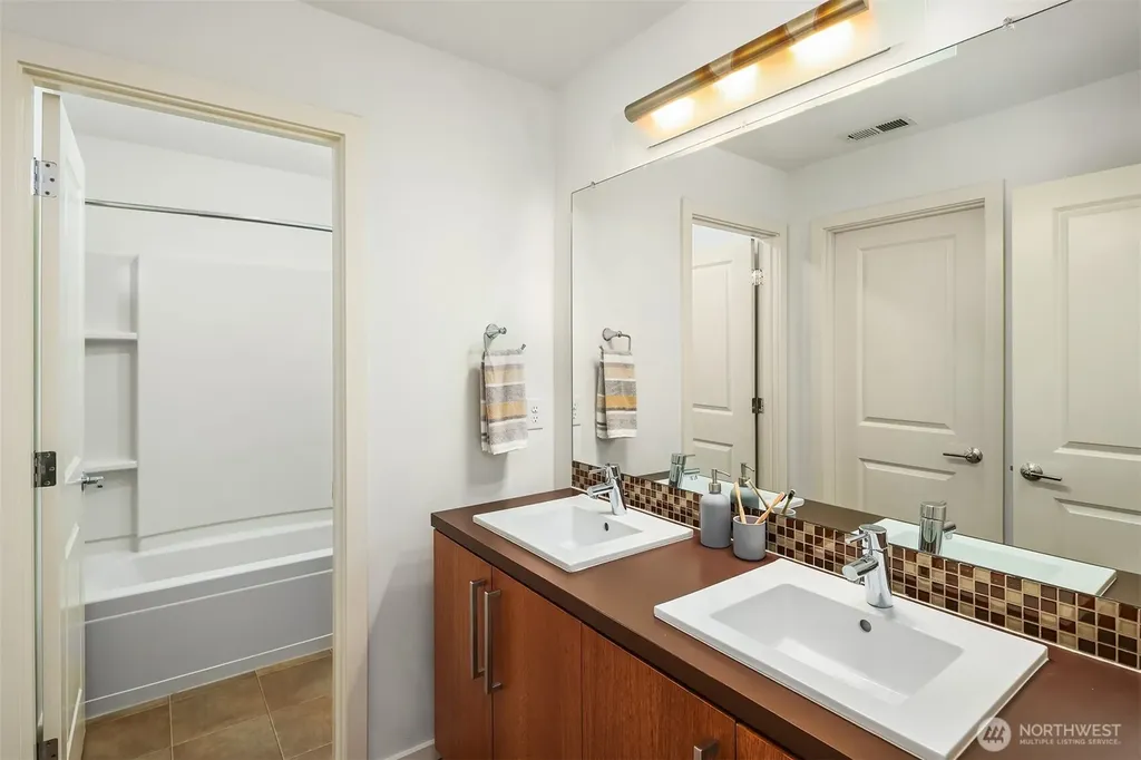 33827 56th Place S Auburn WA 98001
