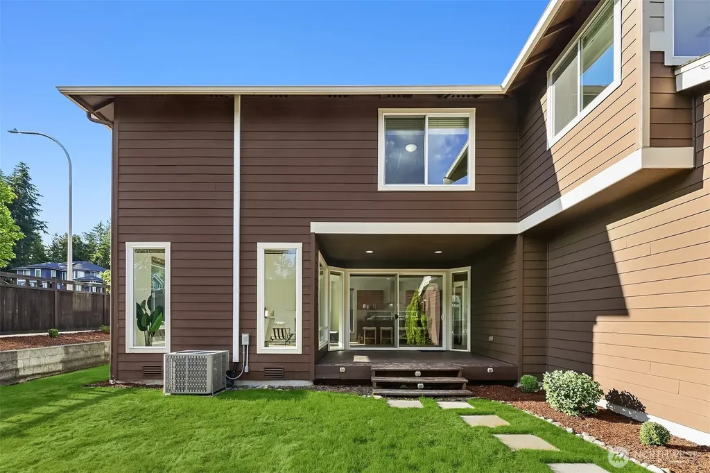 33827 56th Place S Auburn WA 98001