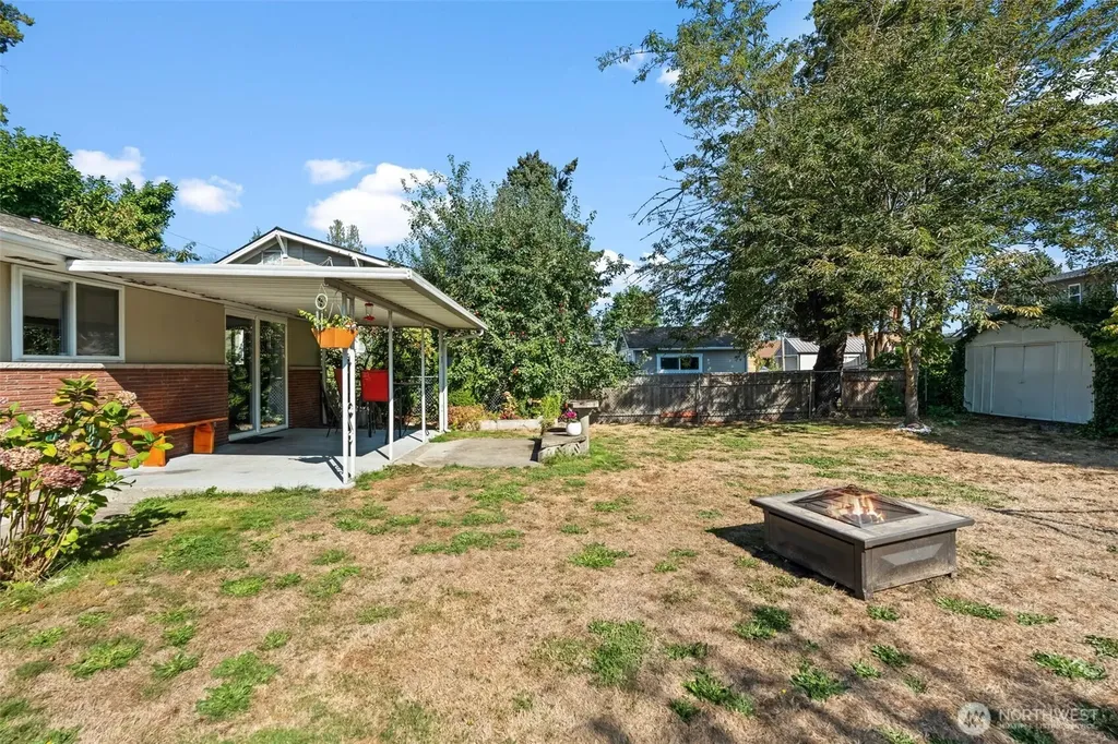 343 4th Street SE Puyallup WA 98372