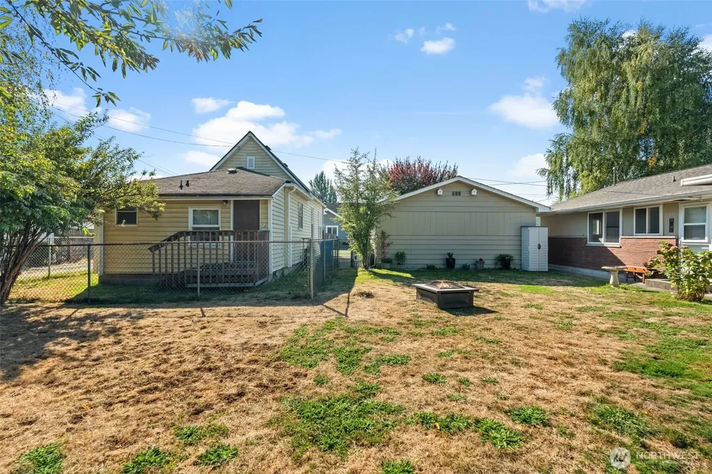 343 4th Street SE Puyallup WA 98372
