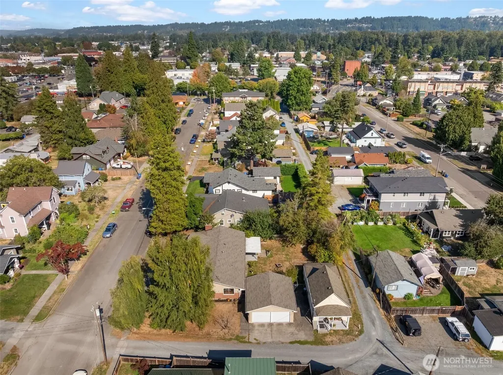 343 4th Street SE Puyallup WA 98372