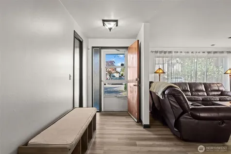 343 4th Street SE Puyallup WA 98372