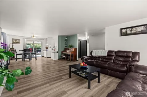343 4th Street SE Puyallup WA 98372