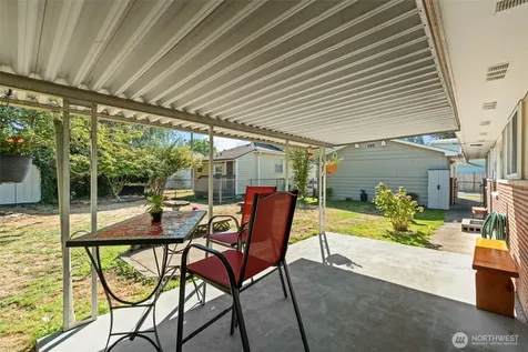 343 4th Street SE Puyallup WA 98372