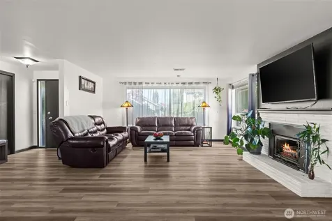 343 4th Street SE Puyallup WA 98372