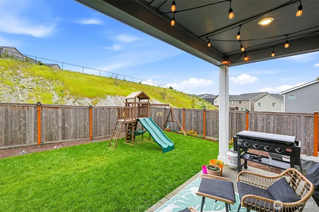 1227 Baker Heights Loop Bremerton WA 98312