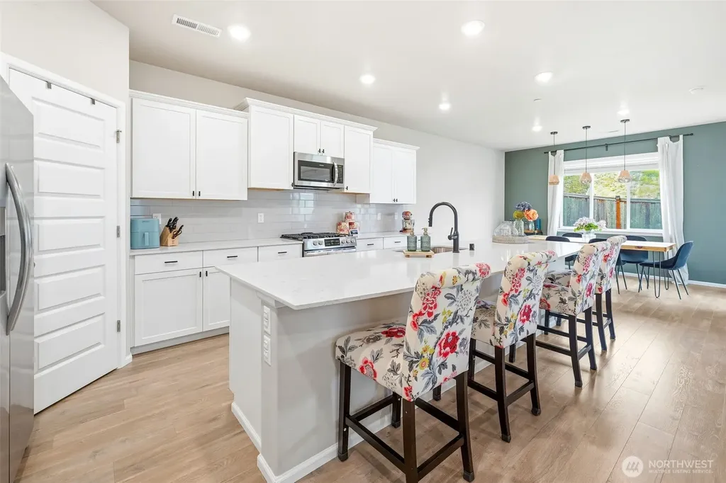 1227 Baker Heights Loop Bremerton WA 98312