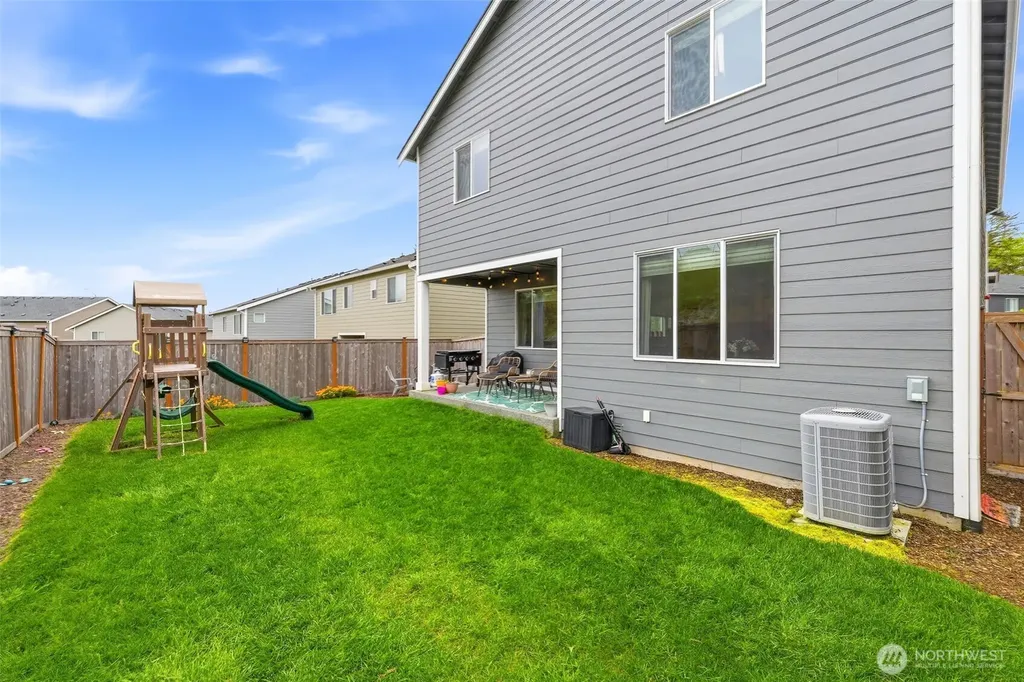 1227 Baker Heights Loop Bremerton WA 98312