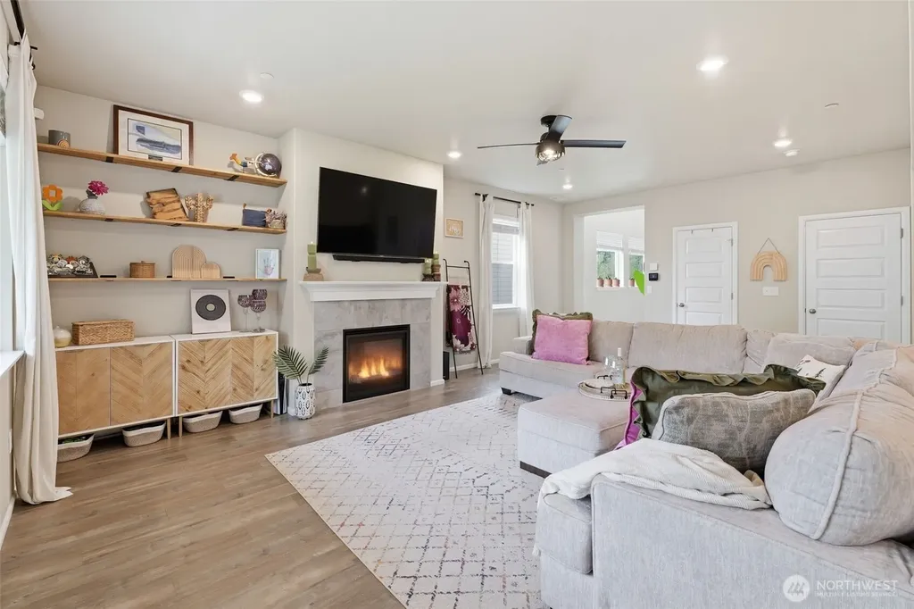 1227 Baker Heights Loop Bremerton WA 98312