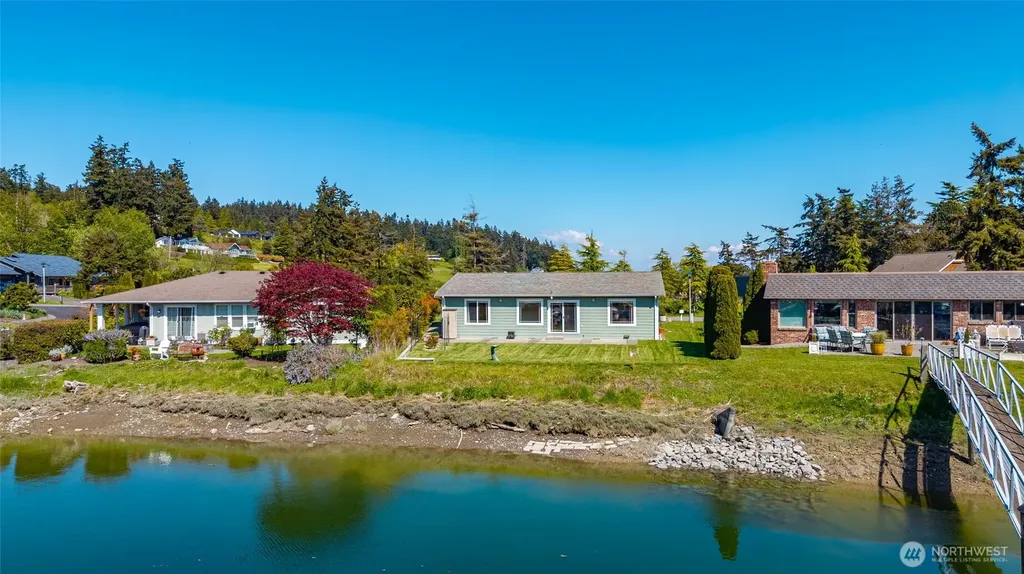 2241 Mariner Beach Drive Oak Harbor WA 98277