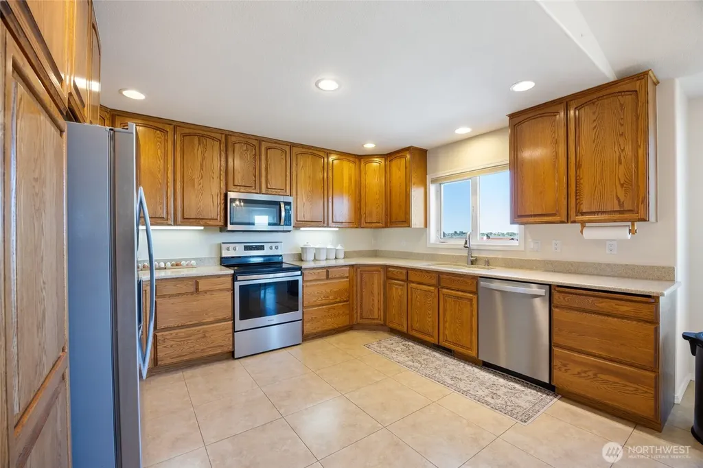 927 Easy Street NE Moses Lake WA 98837