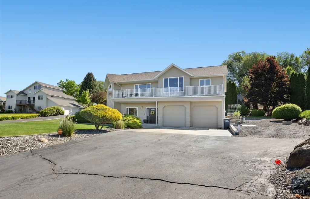 927 Easy Street NE Moses Lake WA 98837