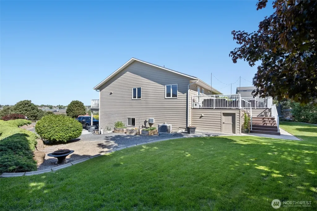 927 Easy Street NE Moses Lake WA 98837