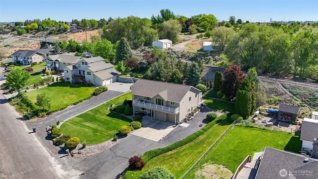 927 Easy Street NE Moses Lake WA 98837