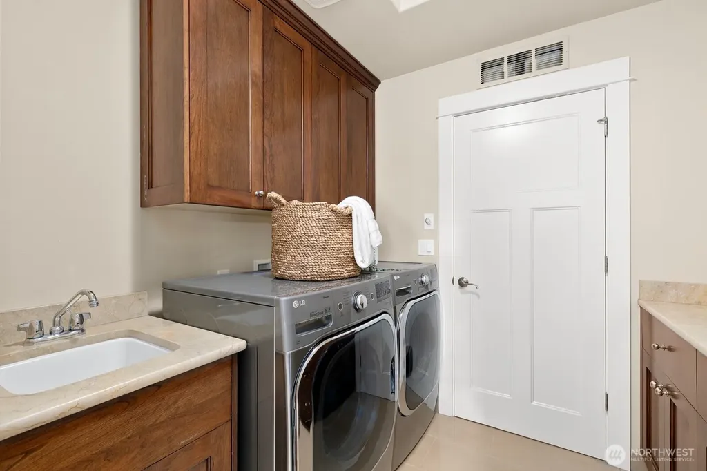 9026 NE 127th Place Kirkland WA 98034