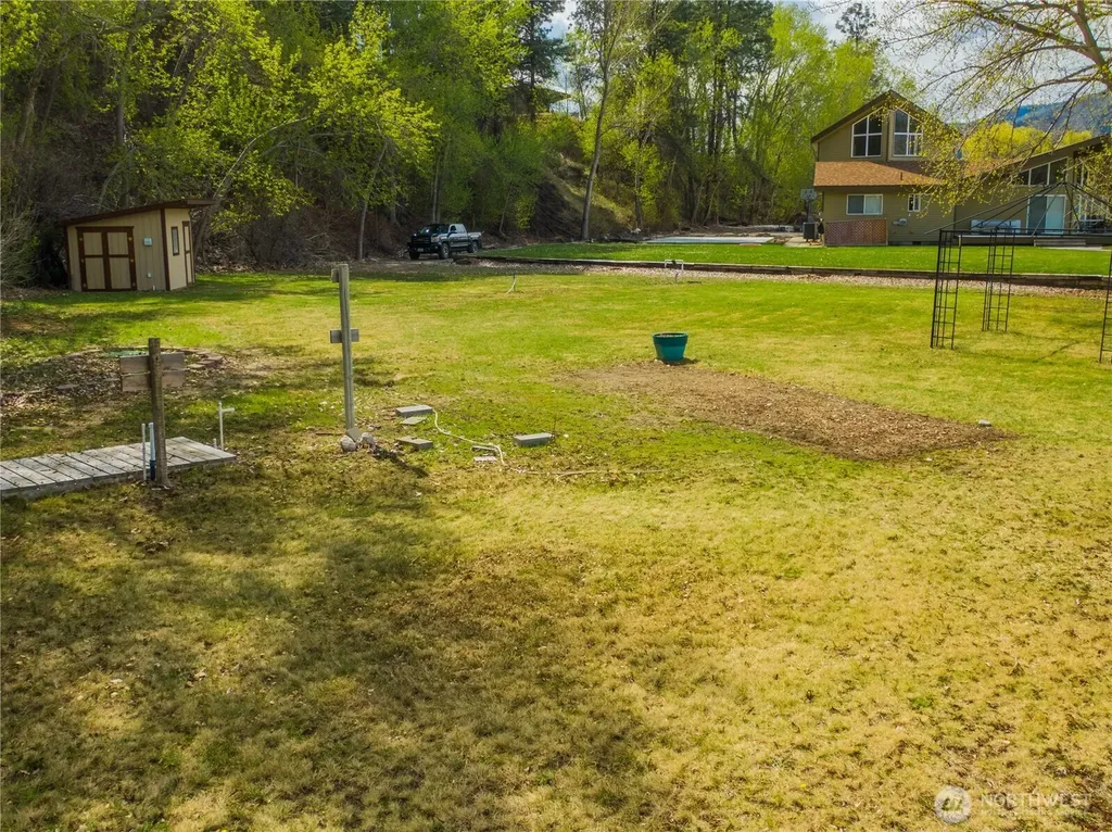 41 Champerty Road Oroville WA 98844