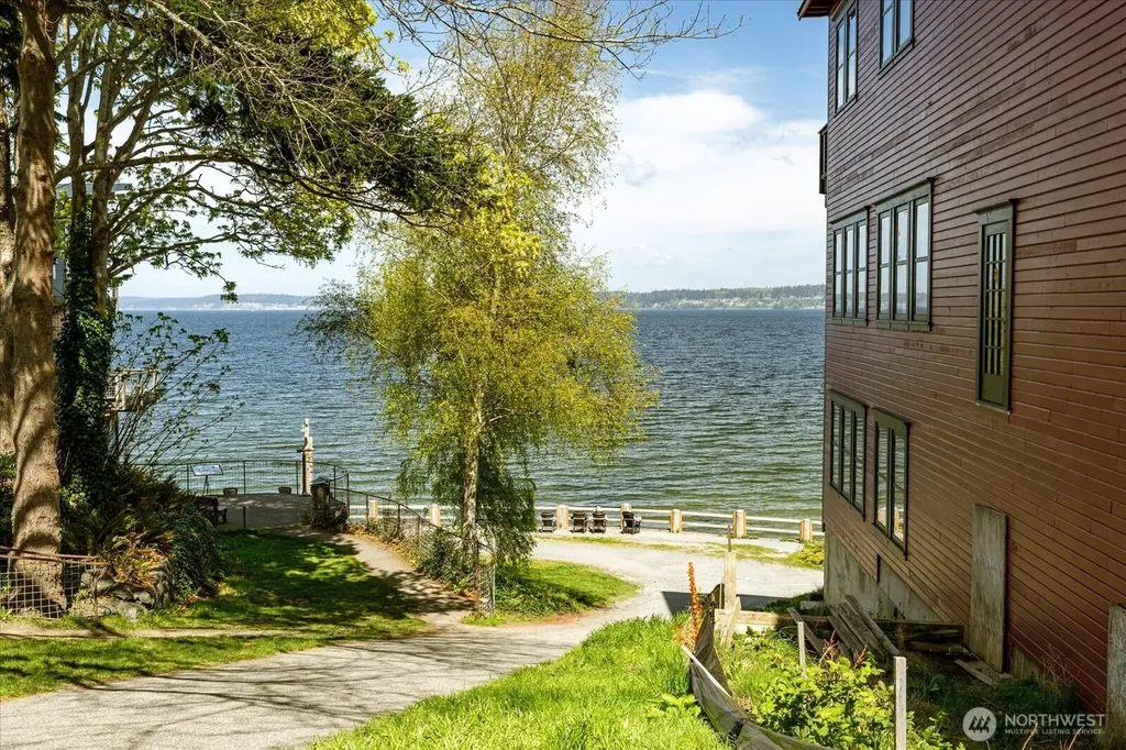 221 2nd Street Langley WA 98260