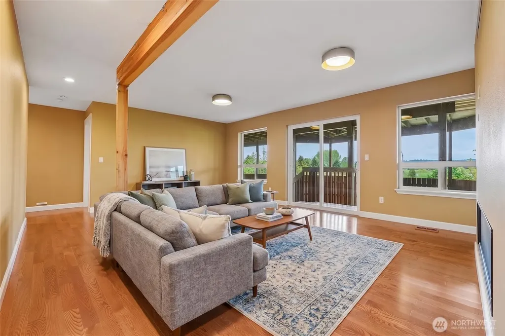 709 22nd Street SW Puyallup WA 98371