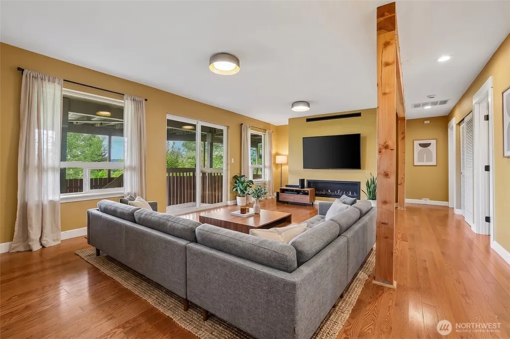 709 22nd Street SW Puyallup WA 98371