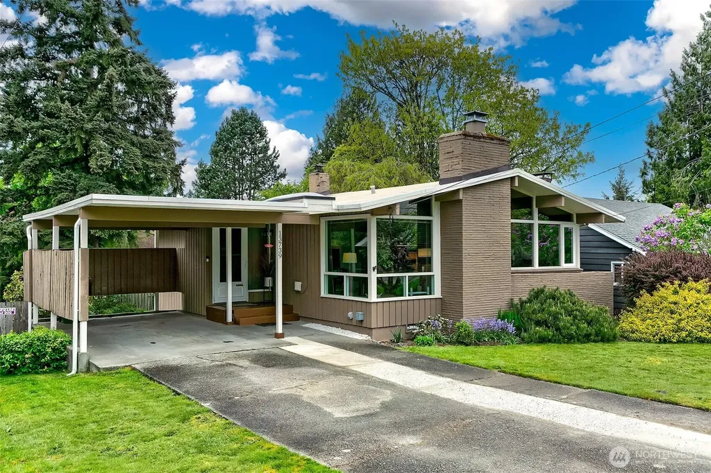 13739 36th Avenue NE Seattle WA 98125