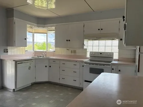 10 W Dewberry Avenue Omak WA 98841