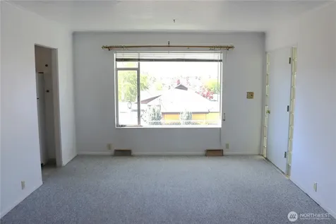 10 W Dewberry Avenue Omak WA 98841