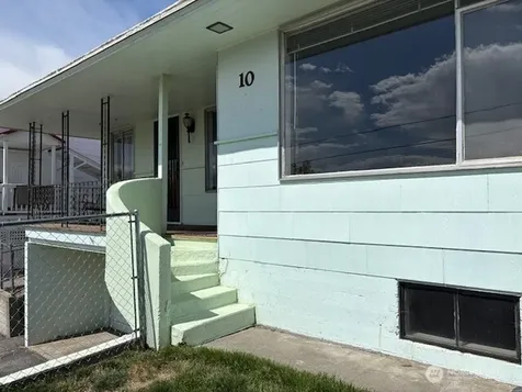 10 W Dewberry Avenue Omak WA 98841