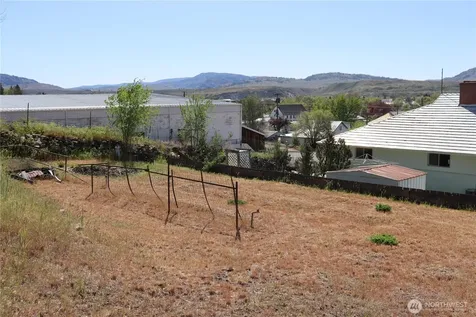 10 W Dewberry Avenue Omak WA 98841