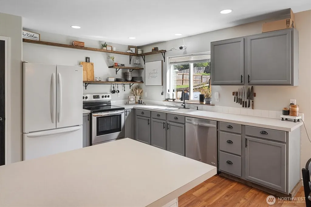 6994 E Dakota Street Port Orchard WA 98366