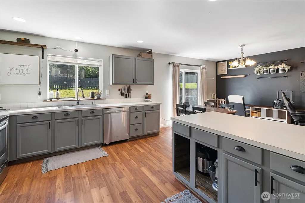 6994 E Dakota Street Port Orchard WA 98366