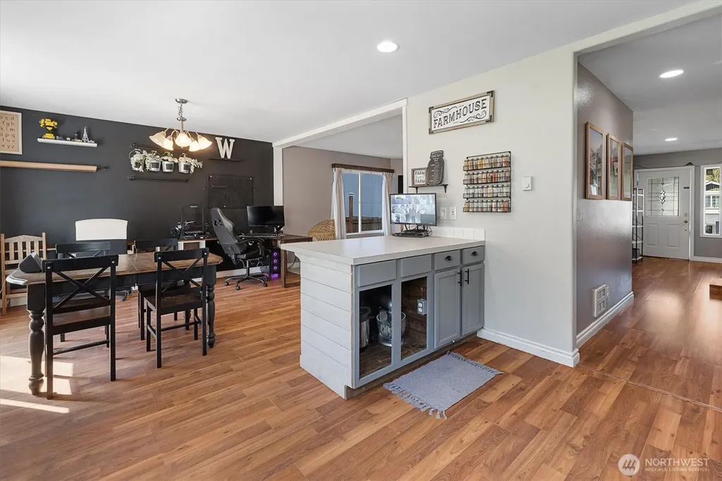 6994 E Dakota Street Port Orchard WA 98366