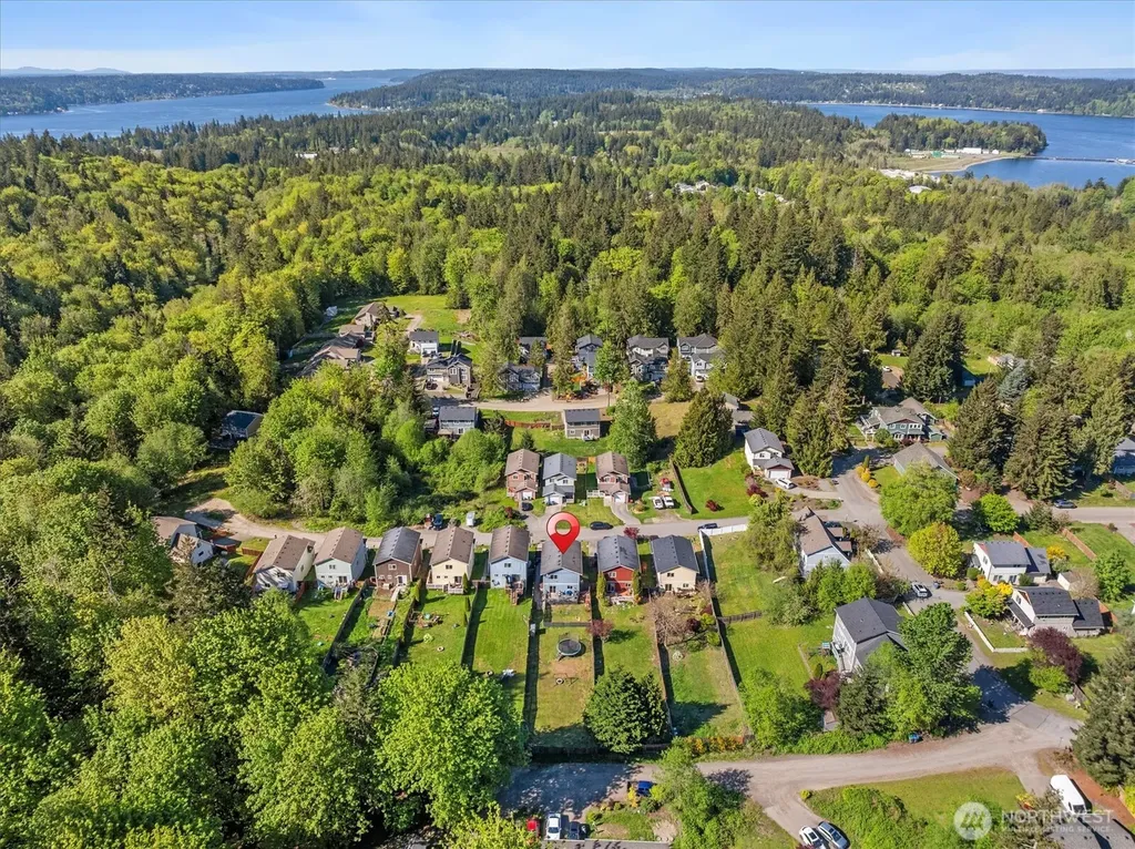 6994 E Dakota Street Port Orchard WA 98366