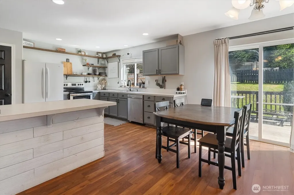 6994 E Dakota Street Port Orchard WA 98366