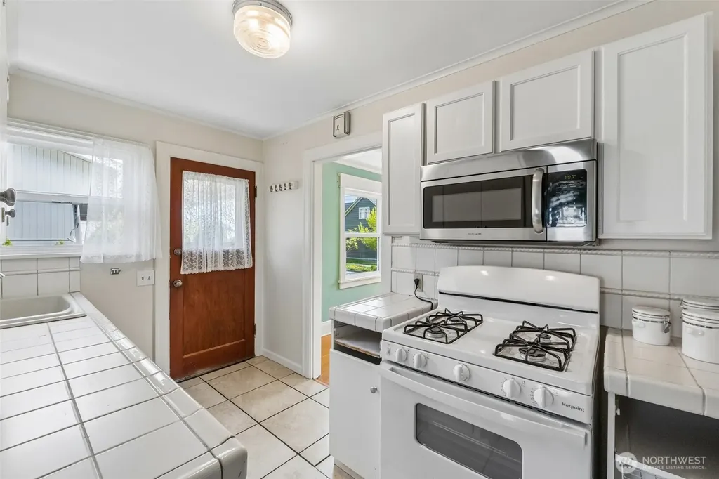 1911 13th Street Everett WA 98201